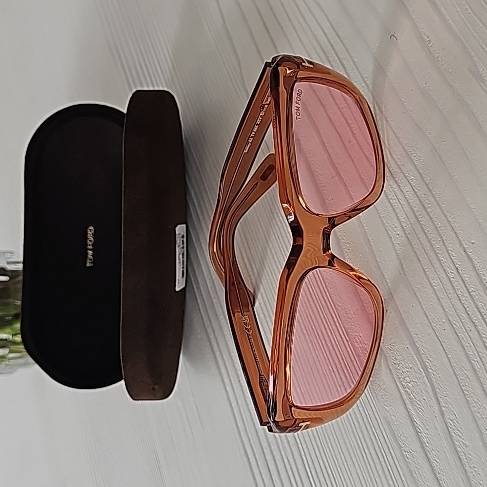 Sold *NWT Tom Ford sunglasses - Picture 8 of 9